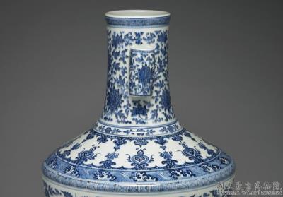 图片[2]-Vase with tubular handles and floral pattern in underglaze blue, Qing dynasty, Yongzheng reign (1723-1735)-China Archive